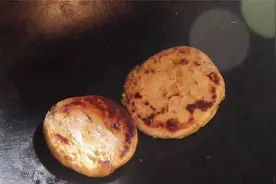 陕南农村地道油渣子核桃馍，柴火灶大铁锅的做法，都是小时候味道视频封面