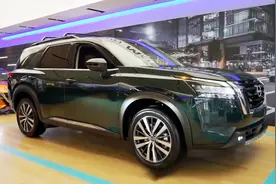 21万！2022款日产探路者来了，搭V6引擎+全时四驱，比汉兰达漂亮视频封面