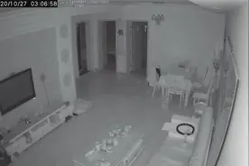 凌晨家里监控拍到灵异飞行物视频封面