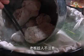 把烧红的石头放进锅里，煮一锅石头汤，这是在做什么菜？非遗美食