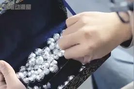 男子得到神奇朱古力，每吃一颗就能变成帅哥，却只能维持24个小时视频封面