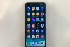 荣耀V30PRO测评：麒麟990加超强相机系统，这款旗舰值得选择吗？视频封面