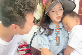 小十一近1个月没见爸爸，见面后的这个反应，让小八都吃醋了视频封面