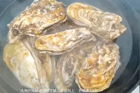 煮生蚝，凉水下锅煮还是开水下锅？海鲜贩子教你正确方法，真鲜美