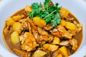 新鲜土豆搭配另外2种食材，鲜香味美又好吃，吃米饭比平时多吃2碗