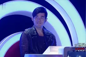 神奇的丝袜魔术  扑克牌变进美女丝袜里，周杰伦看完笑了