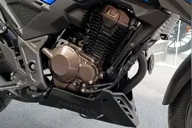 2022本田运动街车CB300F，动力强劲配ABS，颜值爆表，重点是售价视频封面