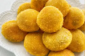 这样做的南瓜饼，外皮酥脆内芯软糯香甜，做法正宗关键是零失败！视频封面