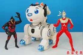 小泽的机器狗玩具会走会唱歌，还会发炮，贝利亚和赛文也一起玩视频封面