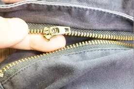 衣服包包的拉链坏了？不用麻烦换拉链，剪一剪就能轻松修复拉链
