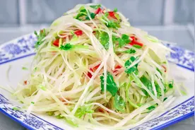 大厨分享饭店“凉拌萝卜丝”的做法，看看都用的啥调料，香辣脆爽