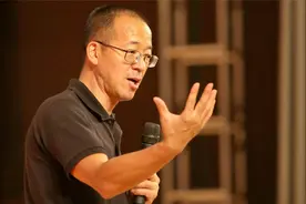 为什么学而思比新东方市值高？视频封面
