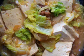 天冷就想吃口热乎的，教你传统白菜炖豆腐，真是人间美味