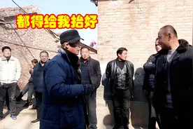 农村老人去世出殡，管事的大哥帮忙的乡亲抬棺，不愧是大总管啊视频封面