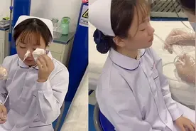 高校医学生强忍不适互相练习插胃管，学生：选择了这条路就要坚持视频封面