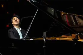 起手就是王炸！郎朗演奏世界最难钢琴曲《钟》视频封面