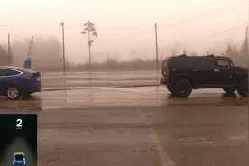 670匹马力特斯拉跟321匹马力悍马拔河，这结果怎么会呢？视频封面