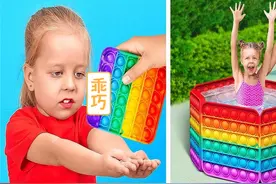 妈妈带娃的惊人的育儿技巧，用四个简易桌子建造小泳池，很酷哦视频封面