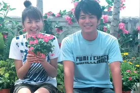 妹妹爱上哥哥，她们俩并没有血缘关系，这份感情是隐忍的视频封面