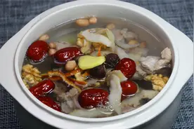 核桃炖排骨汤的做法，这是一款老人靓汤，补脑补肾增强记忆力视频封面