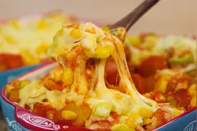 剩米饭这样做绝了！宅家自制超浓郁芝士鸡肉焗饭，热量只有亿点点视频封面