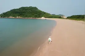 3700元买个岛？记者探秘无人岛：无淡水 巧遇荒岛求生网红视频封面