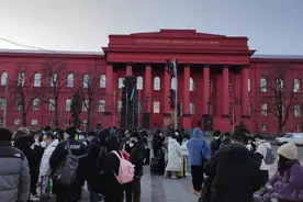 已到摩尔多瓦！首批撤离基辅的中国留学生顺利通关视频封面