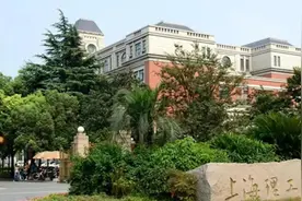 上海理工回应男生可进女生浴室洗澡：错峰使用 资源利用最大化视频封面