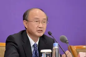 中国多地惊现变异新冠病毒，中国疫苗还有效吗？权威专家表态视频封面