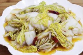 饭店的醋溜白菜为啥那么好吃？大厨教你正确做法，技巧全在这