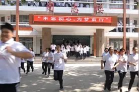 2018我们在一起--邹平一中初中部2018中考纪实视频封面