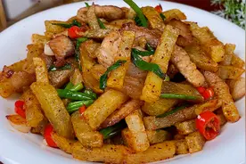 最近土豆条这做法火了，饭店一盘38，在家成本不到5元，真下饭视频封面