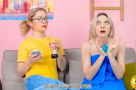搞笑外国人：洗澡的时候肥皂总是滑落，小姐姐教你一招，轻松解决视频封面