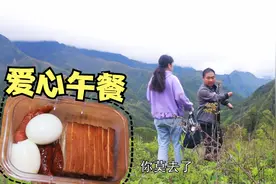 担心叔叔出远门舍不得花钱,小洁准备1盒爱心午餐,全是叔叔爱吃的视频封面