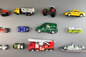 小朋友们爱玩的玩具车集合，消防车、吉普车、推土机、气垫船视频封面