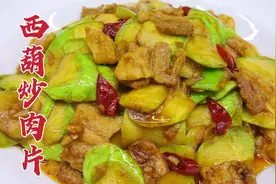 西葫炒肉片怎么做好吃？大厨教你一招，脆嫩可口，咸香下饭