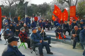 河南南阳，卖菜大姐一个举动，引来几百人围观点赞，真中！视频封面