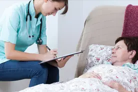 长期卧床小腿肿胀疼痛，可能发生了腘静脉血栓，如何正确治疗？视频封面