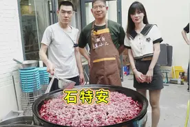 河北特色美食“正宗安徽牛肉板面”，300斤牛油熬出满满两大锅视频封面