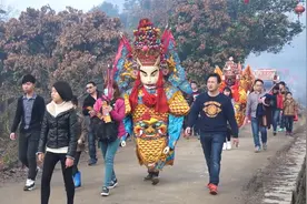 从来没见过这样子的习俗 据说福建广东台湾才有看过 现场气氛十足视频封面