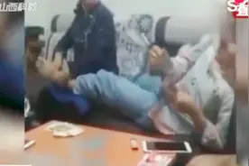 “女副乡长按脚”事件在网上“炸锅”了，该事件已有最新进展视频封面