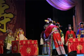 山西运城蒲剧团深受戏迷喜欢，农村演出古装剧《打金枝》视频封面