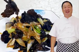 四季家常菜大葱炒木耳，老师傅从挑木耳开始教你，葱香浓郁超下饭视频封面