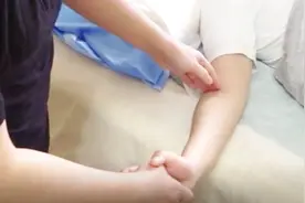 颈椎第3椎疼痛，反复画圈按揉这2个穴位5分钟，即可快速缓解疼痛视频封面