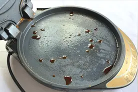 不管电饼铛多油多脏，只需简单煮一煮，油垢污渍全清除，方法真棒视频封面