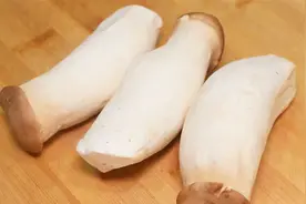 家常杏鲍菇非常好吃的做法，鲜香滑嫩又入味，做法简单，吃着真香