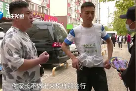 俩孩子玩耍，5岁孩子手指被砸粉碎性骨折，责任该谁承担？视频封面