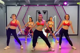 女人跳起舞来为什么那么有魅力？原来答案在这里！视频封面
