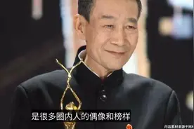 67岁李雪健近况曝光，与好友李立群聚餐好热闹，网友喊话少喝酒