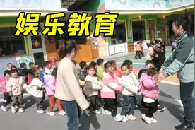 巴铁媳妇送孩子上学，感叹中国教育厉害，巴基斯坦上学真难！视频封面